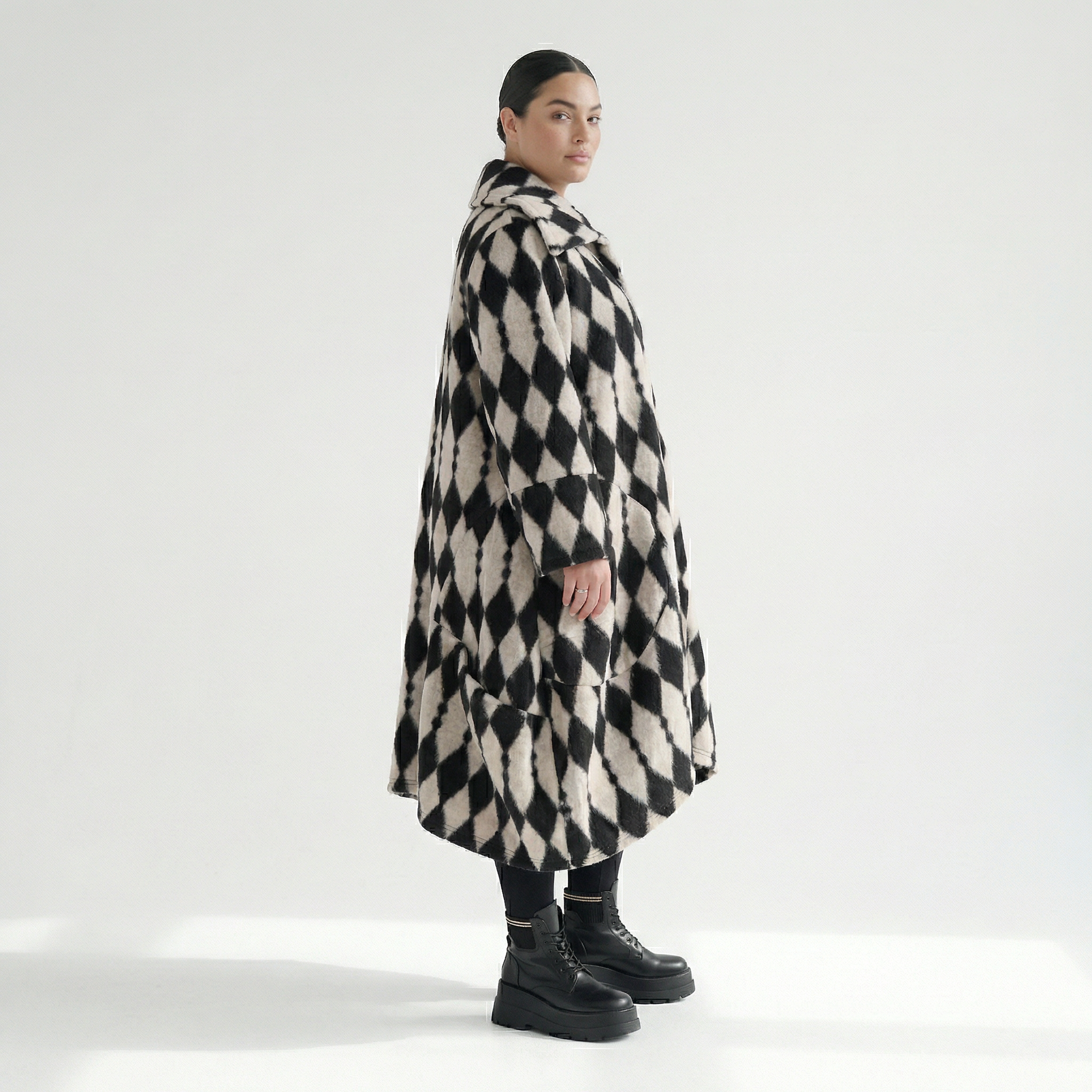  Ballonmantel von AKH Fashion aus Materialmix, 1538.03023, Ecru/Schwarz, Raute, Schick