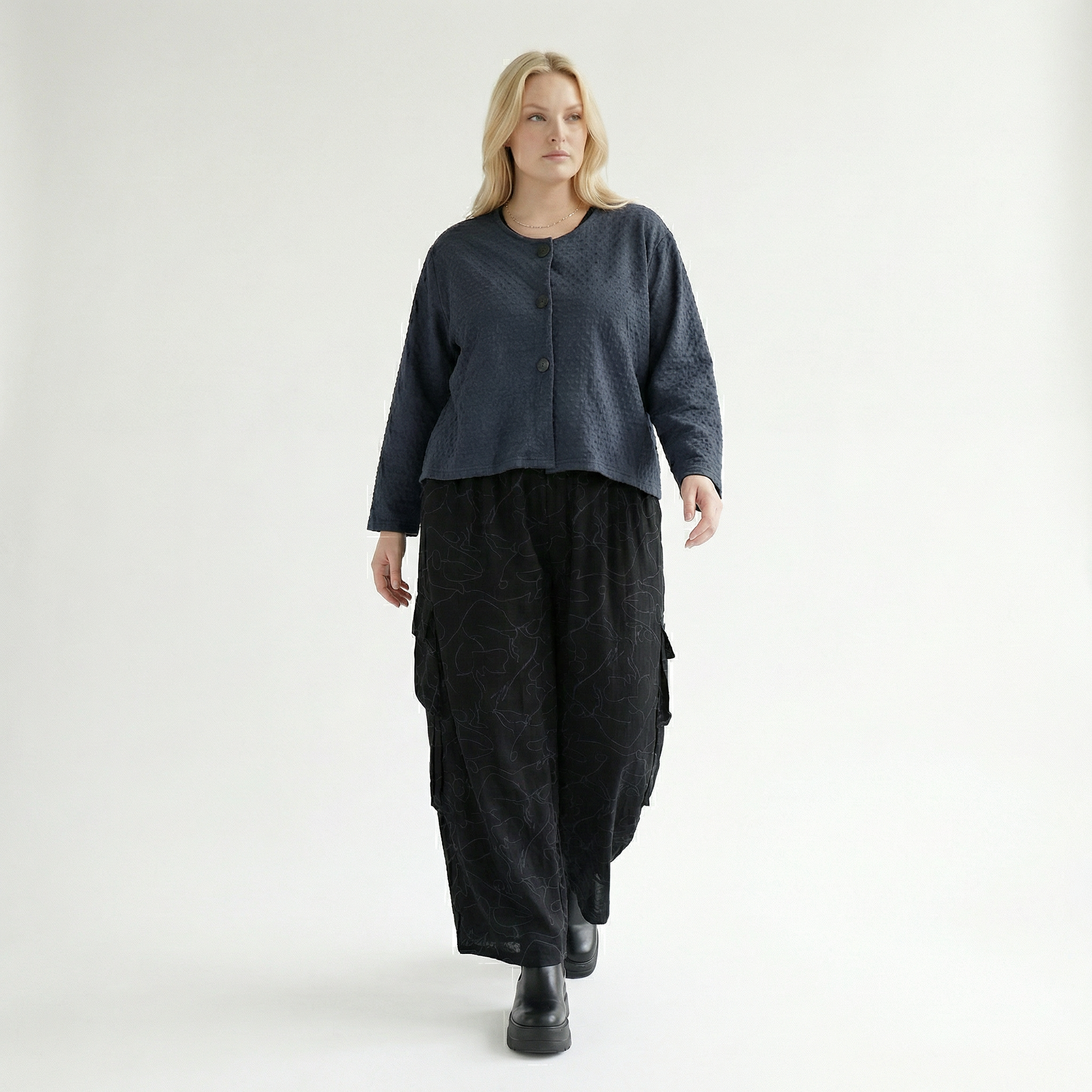  AKH Fashion Jacke in gerundeter Form, aus Baumwolle, 1539.00130, Azurblau, Punkte, Schick