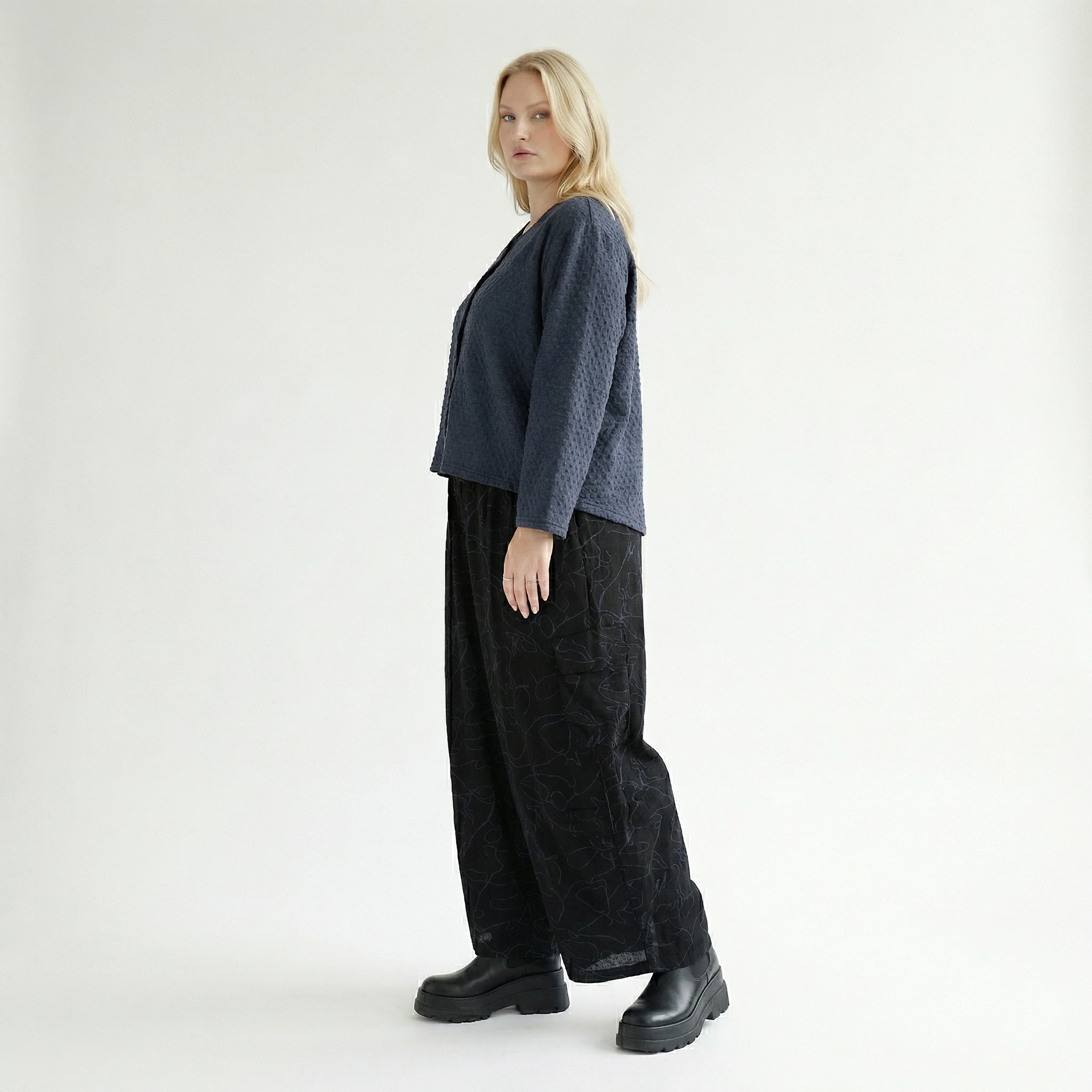  AKH Fashion Jacke in gerundeter Form, aus Baumwolle, 1539.00130, Azurblau, Punkte, Schick