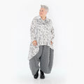  AKH Premium Bluse in Vokuhila-Form, aus Viskose, P1011.7149, Weiß/Grau, Kringel, Schick