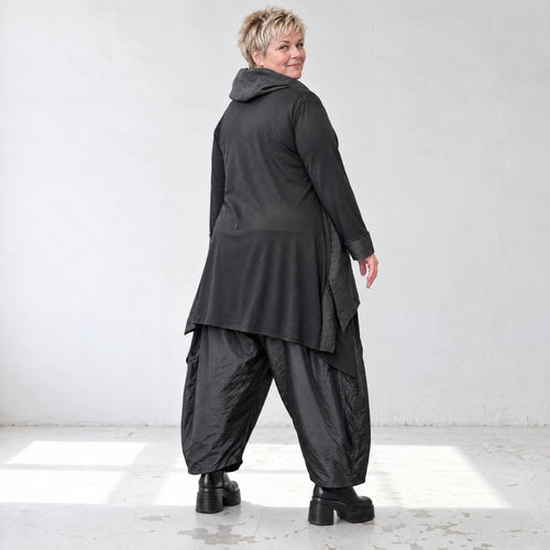 Langarmshirt in A-Form aus Jersey mit Taftdetails Zipfelsaum und seitlichen Schlitzen