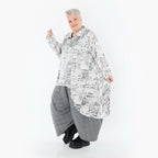  AKH Premium Bluse in Vokuhila-Form, aus Viskose, P107149, Weiß/Grau, Grafik, Ausgefallen