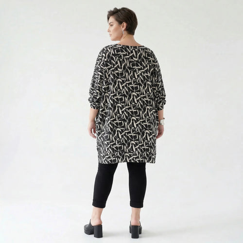 Ausgefallenes Oversize Lagenlook Shirt mit Faltennaht aus stretchigem Material, Schwarz/Weiß