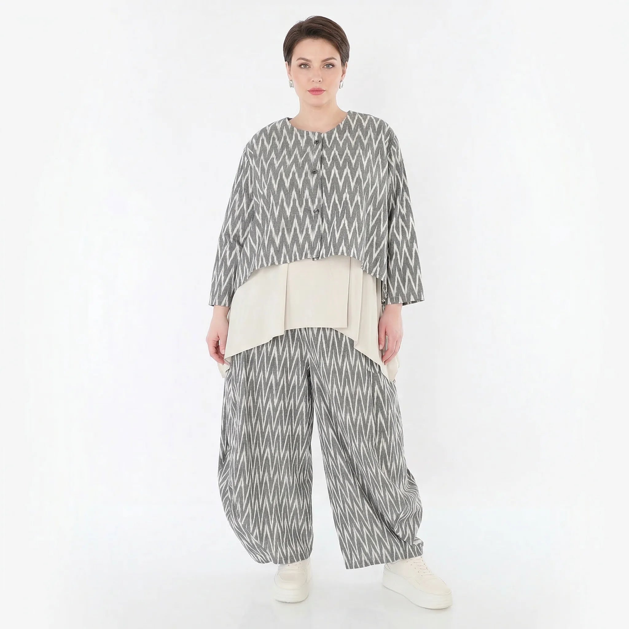 Lagenlook Jacke aus leichter Leinen Baumwolle mit ausgefallenem Zickzack Muster, Grau/Ecru