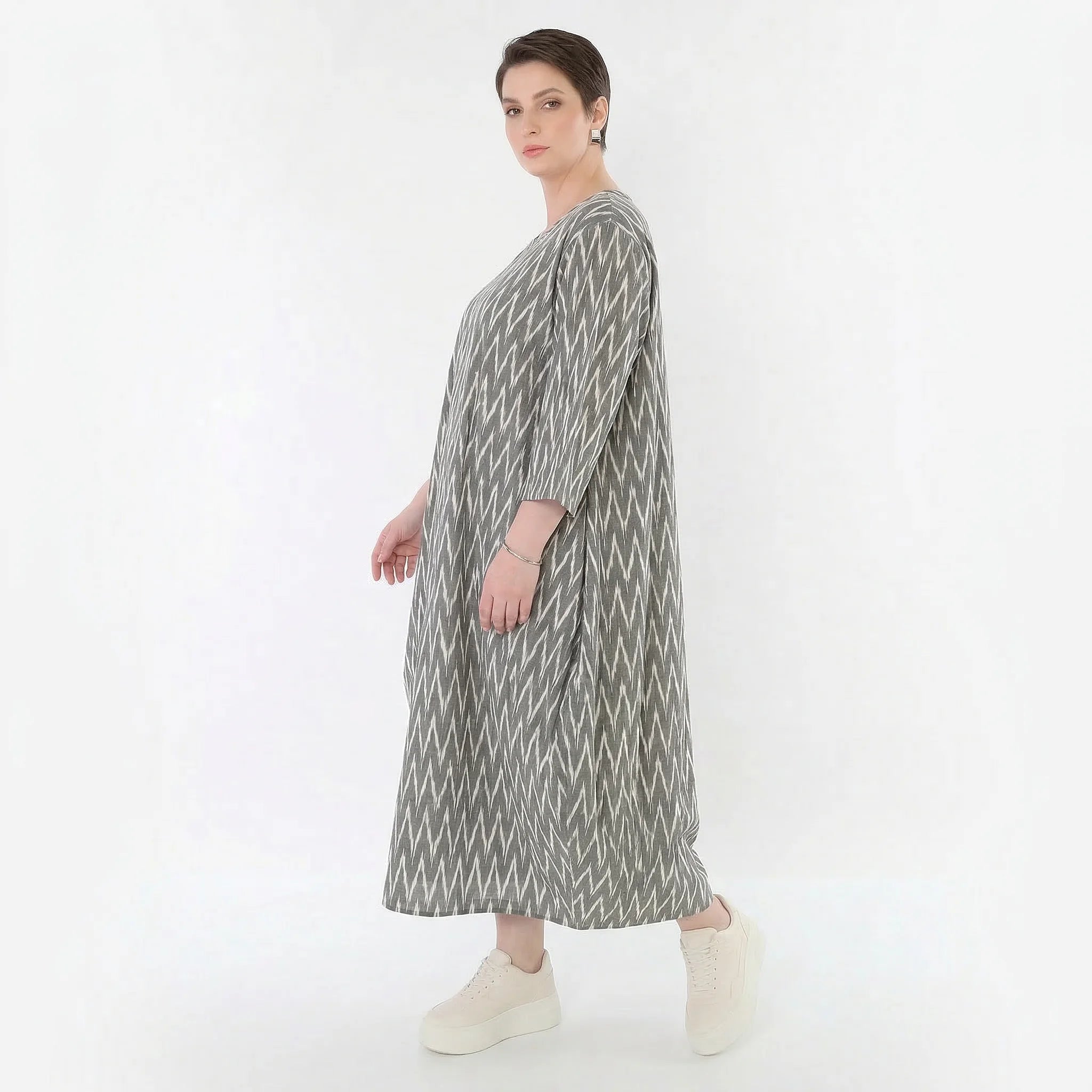 Luftiges Ballonkleid aus hochwertigem Leinen im ausgefallenen ZickZack Design für den Lagenlook, Grau/Ecru