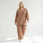 Legeres Oversize Shirt mit fließendem Stretch Jacquard, ausgefallenem Waffelmuster und Zierknöpfen, Cognac