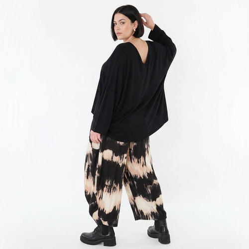 Ausgefallene Ballon Hose mit luftig leichtem Lagenlook und entspannter Passform, Batik, Schwarz/Beige