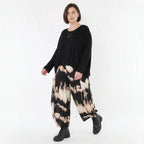 Ausgefallene Ballon Hose mit luftig leichtem Lagenlook und entspannter Passform, Batik, Schwarz/Beige