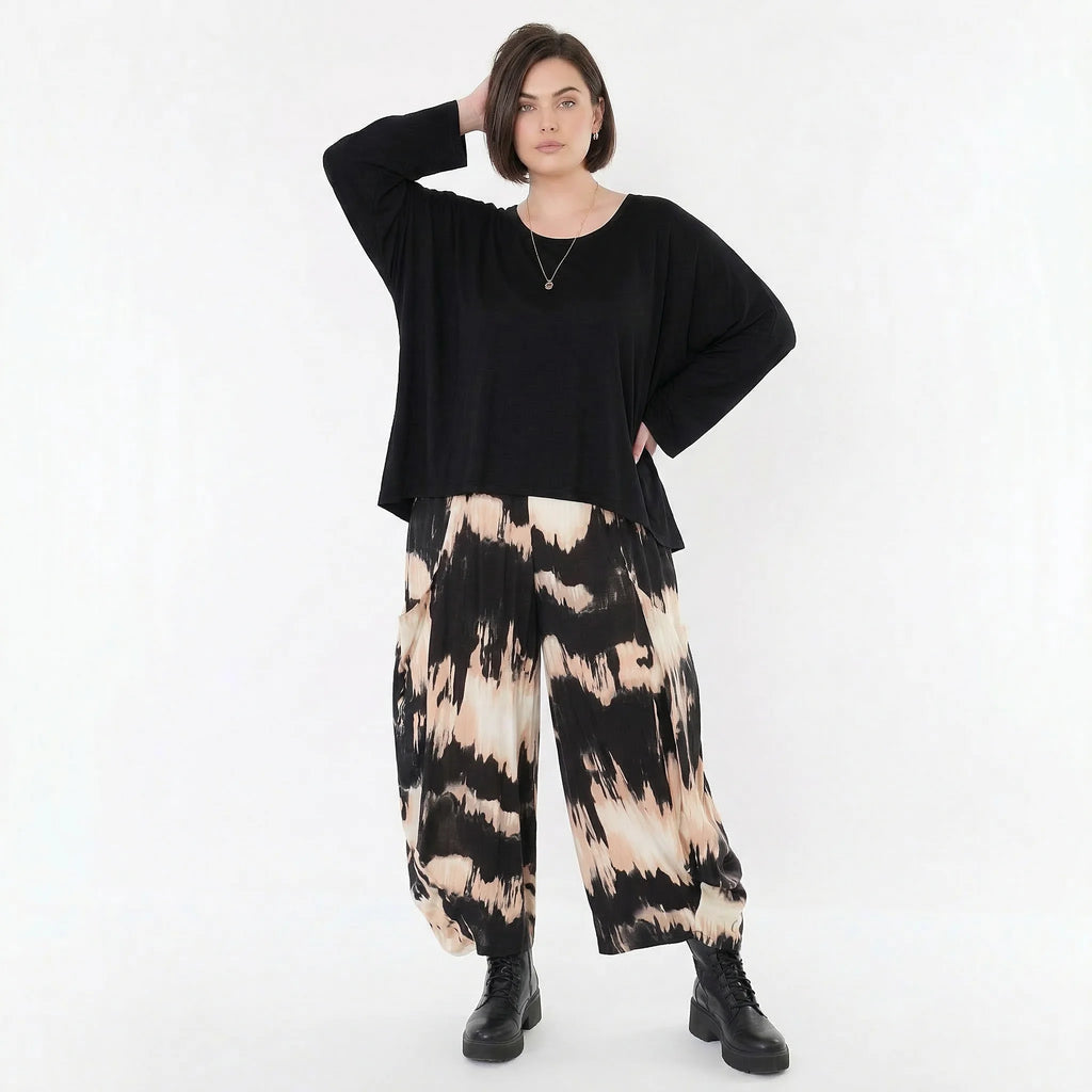 Ausgefallene Ballon Hose mit luftig leichtem Lagenlook und entspannter Passform, Batik, Schwarz/Beige
