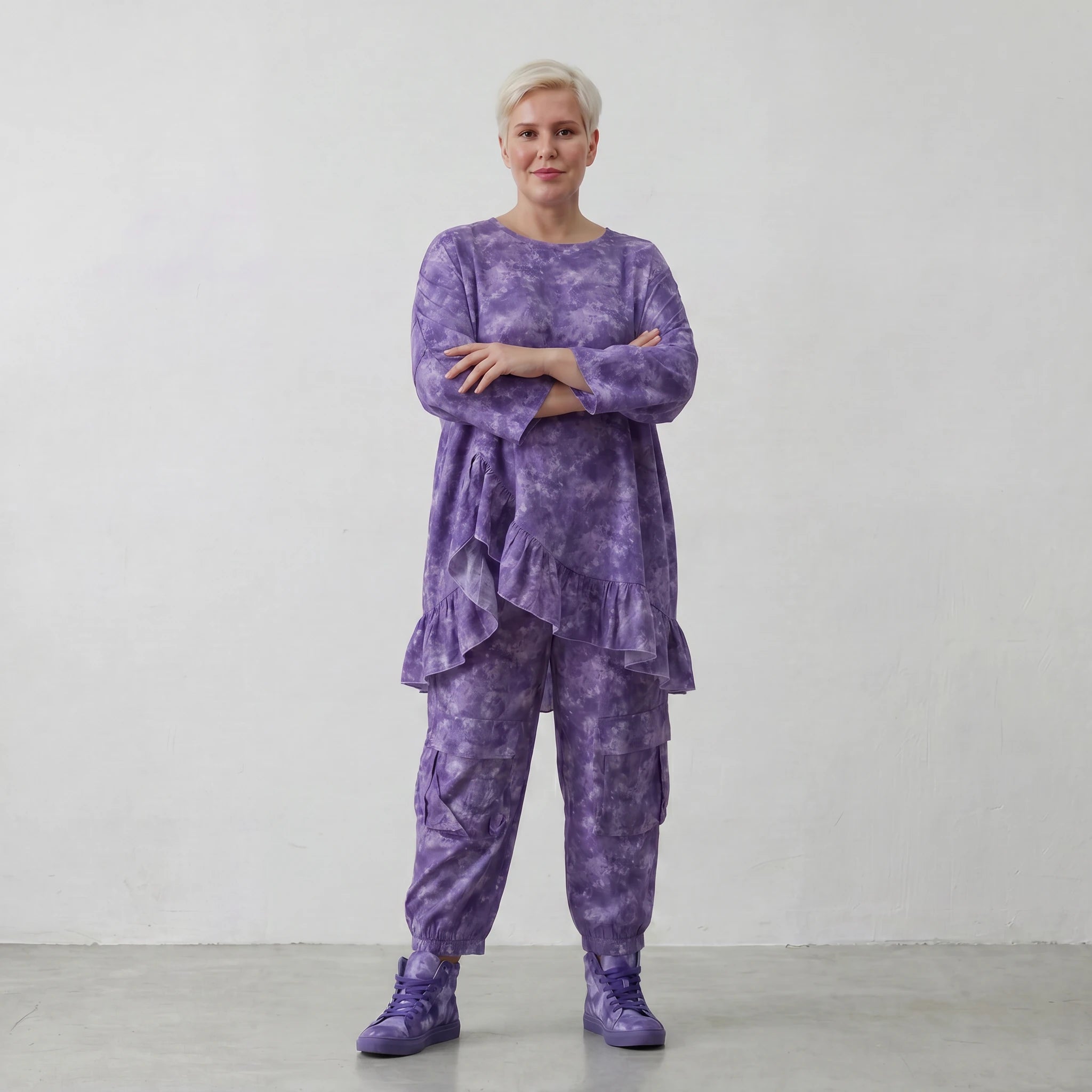 Zartes Oversize Shirt in A-Form aus feiner Baumwolle mit verspieltem Saum und Lagenlook Feeling, Lila