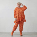Zeitloses Oversize Lagenlook Shirt aus reiner Baumwoll Popeline mit Rüschen und Batikmuster, Orange