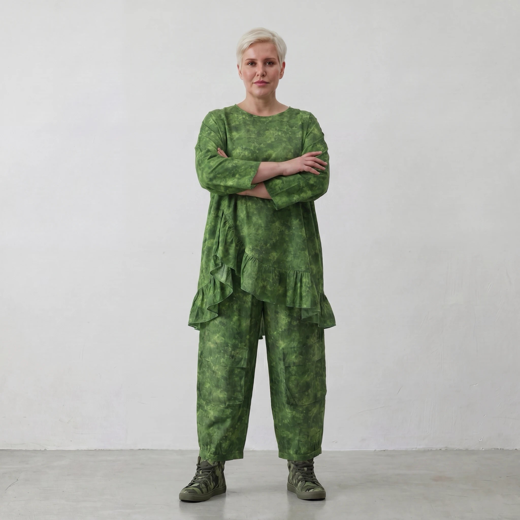 Luftiges Oversize Shirt im ausgefallenen Batik Lagenlook aus reiner Baumwolle mit Rüschen , Smaragdgrün