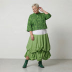 Kastige Kurzjacke aus leichter Baumwollpopeline im zeitlosen Lagenlook mit Batikmuster, Smaragdgrün