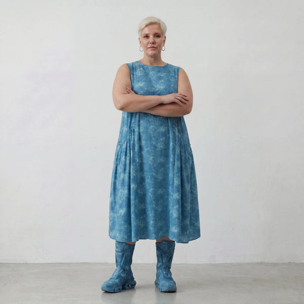 Luftiges Ballon Kleid aus feiner Baumwolle im ausgefallenen Lagenlook mit Batikmuster, Aquablau