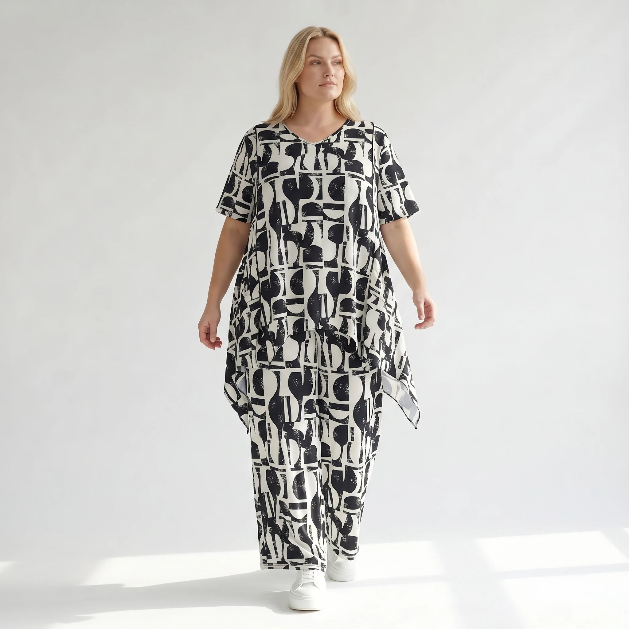 Legeres A-Form Shirt im ausgefallenen Oversize Lagenlook mit fließendem Stretchkomfort, Schwarz/Weiß