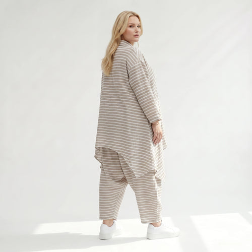 Leicht luftige Oversize Zipfeljacke im ausgefallenen Lagenlook mit Streifen und Taschen, Sand/Weiß