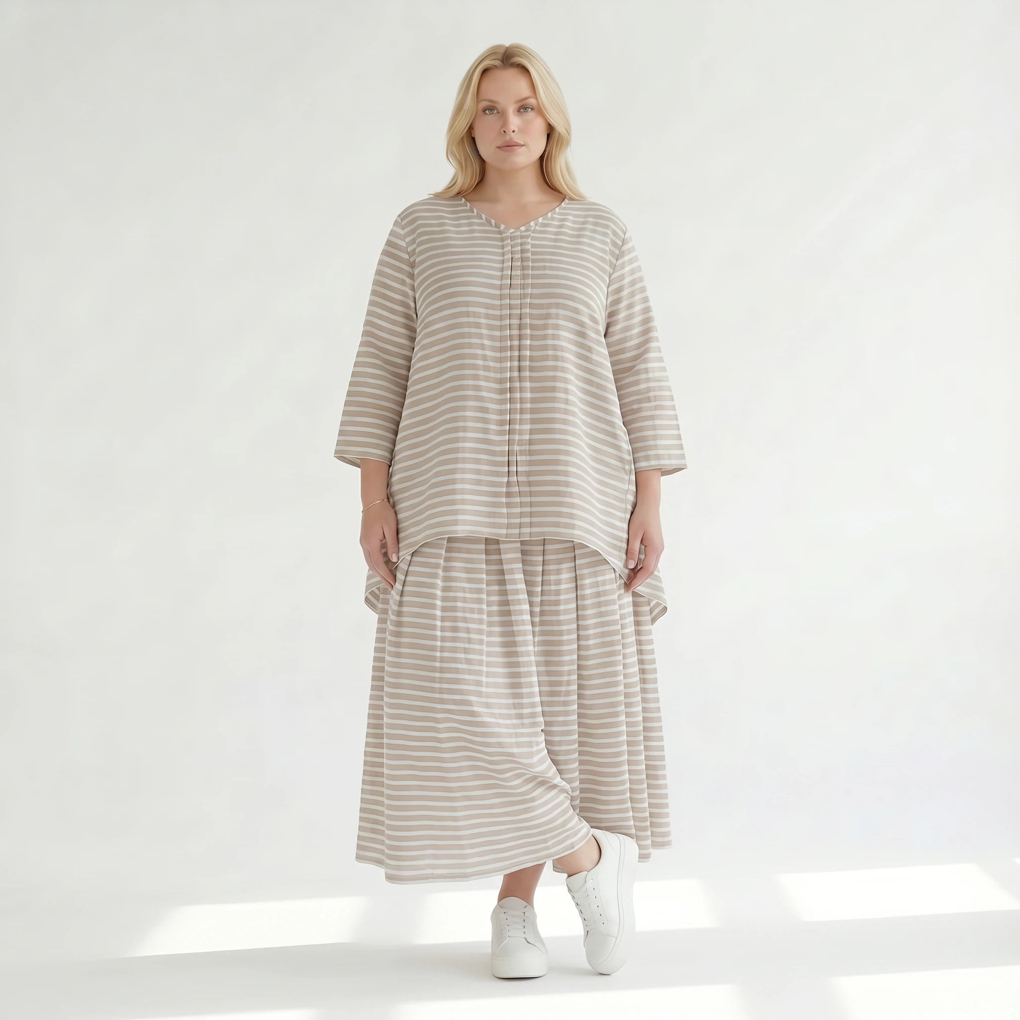 Luftiges Oversize Lagenlook Shirt in A-Form mit Streifen und Biesen, leicht und leger, Sand/Weiß