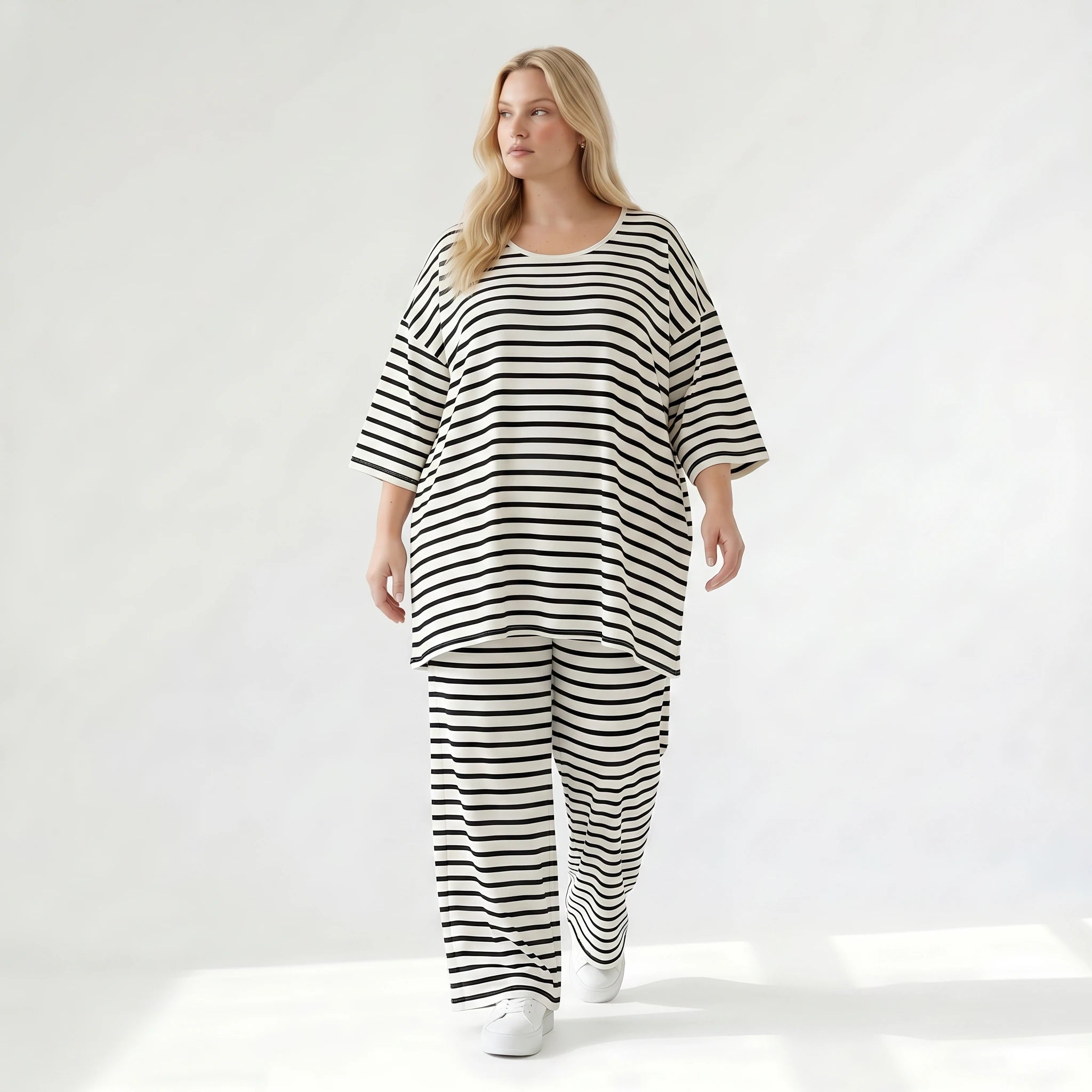 Stilvolle Lagenlook Hose mit weitem Bein Schlitz aus weichem Jersey im angesagten Streifen Design, Weiß/Schwarz