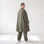 Fliessender Khaki Mantel im legeren Lagenlook mit Oversize Form zeitlos chic soft modern