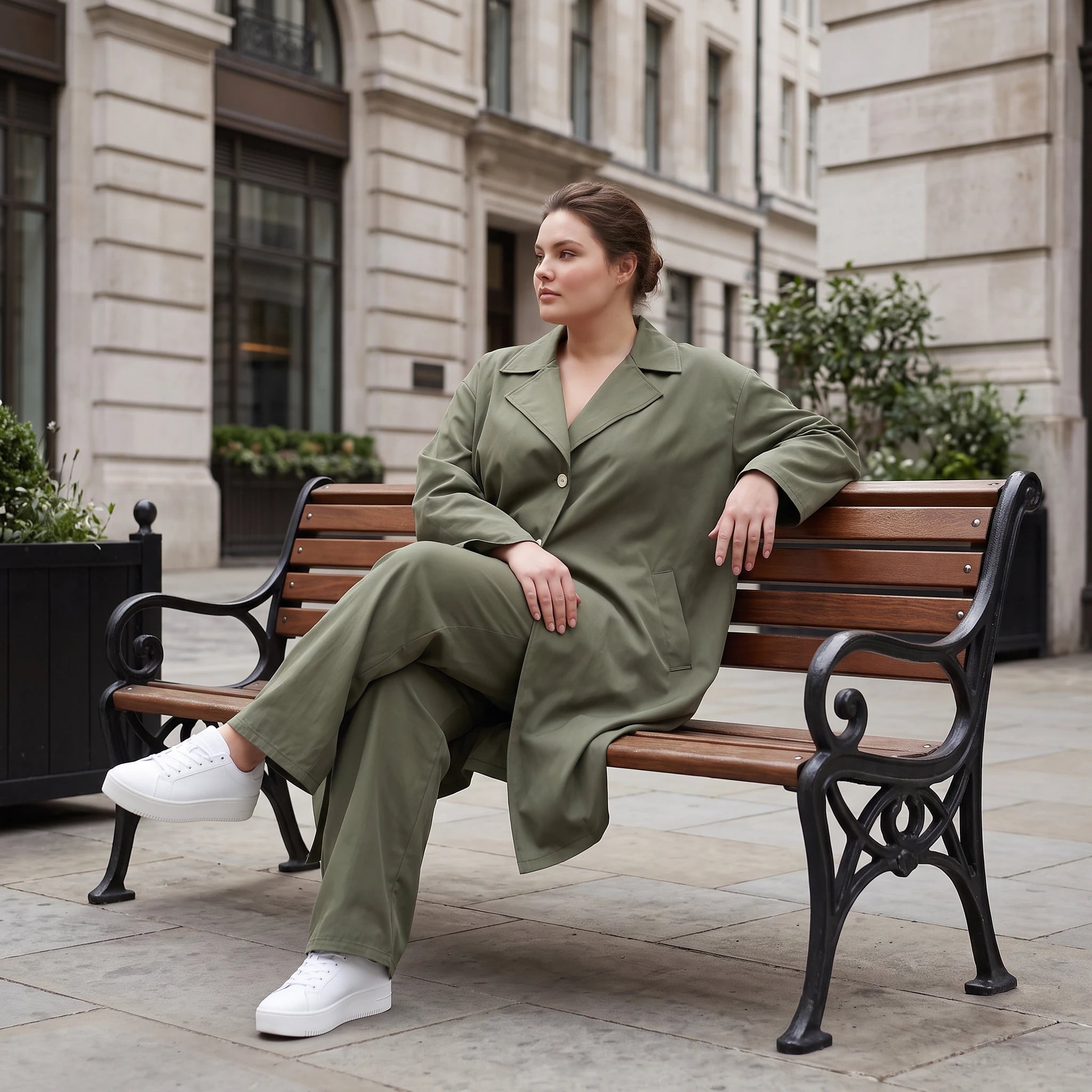 Fliessender Khaki Mantel im legeren Lagenlook mit Oversize Form zeitlos chic soft modern