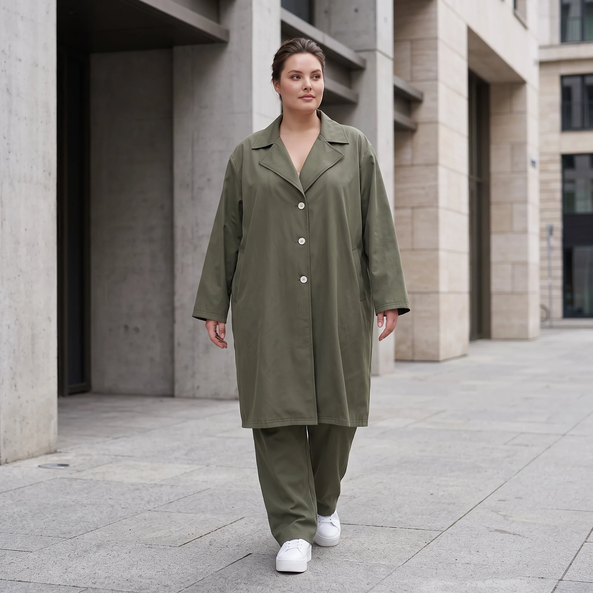 Fliessender Khaki Mantel im legeren Lagenlook mit Oversize Form zeitlos chic soft modern