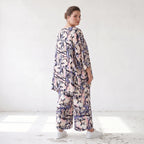 Oversized Shirt aus leichter Viskose Popeline in zartem Rosa mit asymmetrischem Schnitt