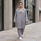 Grauer Bengaline Mantel locker oversize luftig mit Hemdkragen elastisch und zeitlos grau