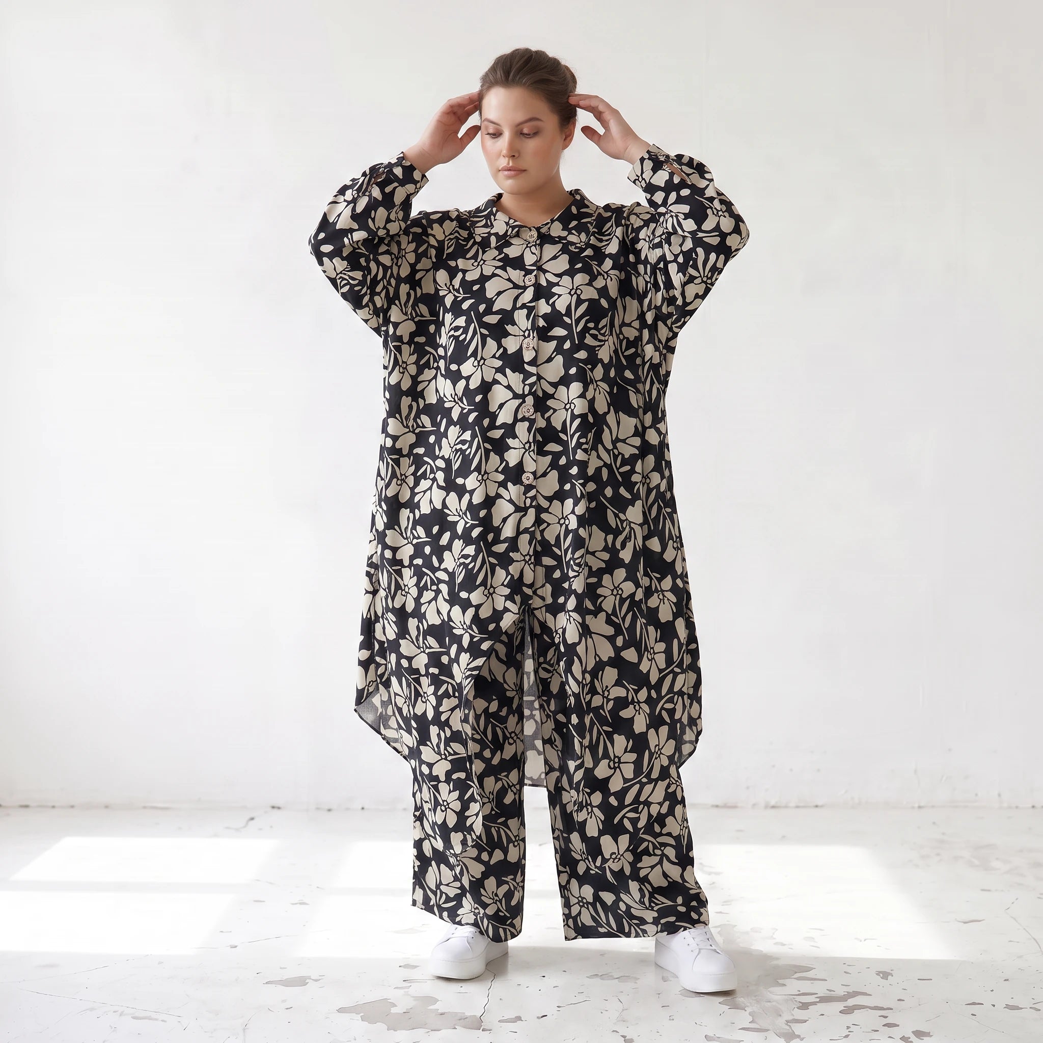 Damen Bluse Lagenlook Viskose Schwarz/Ecru, Zipfelform, Langarm, V-Ausschnitt, Oversize große Größen – AKH Fashion