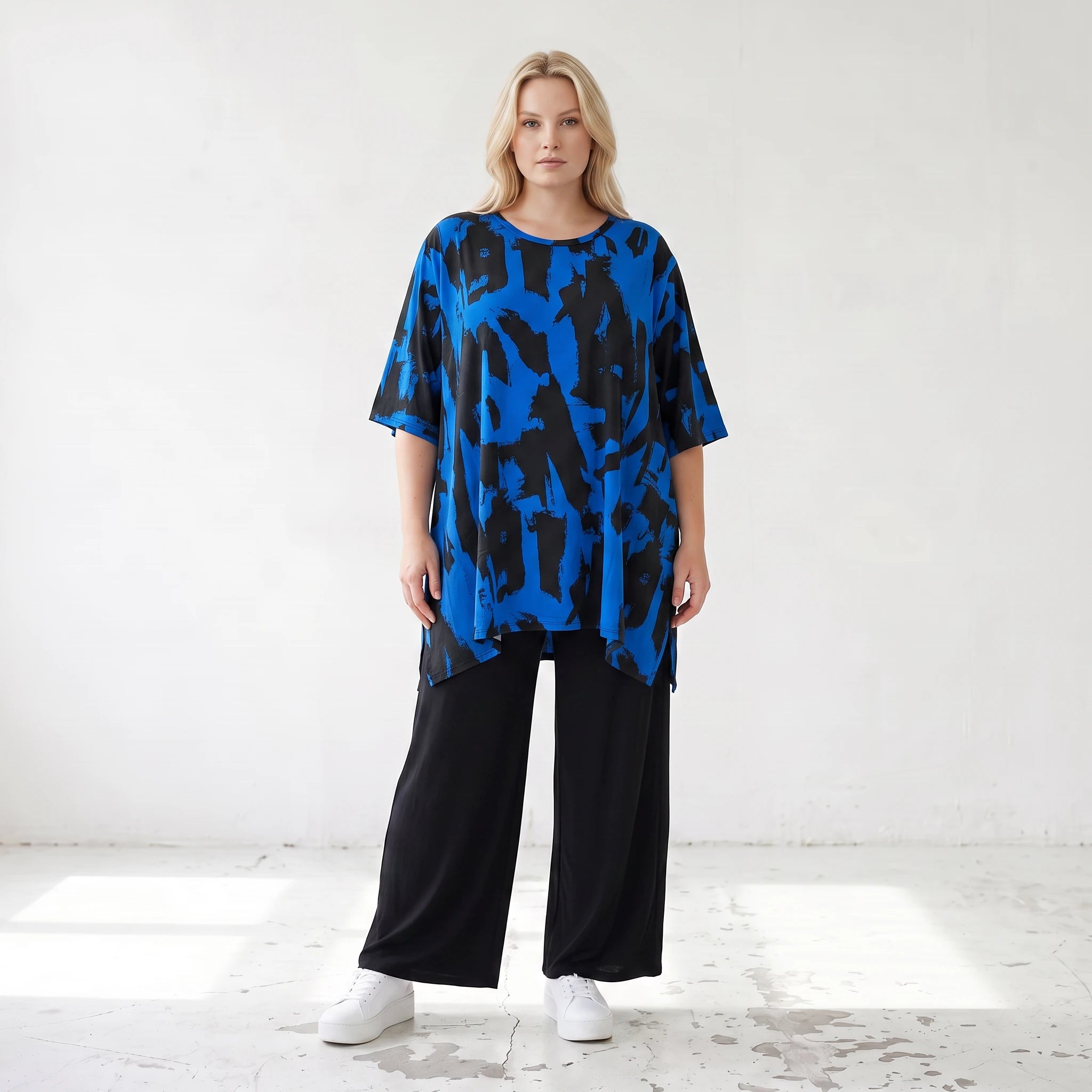 Damen Shirt Lagenlook Baumwolle Blau/Schwarz, A-Linie, Kurzarm, Seitenschlitze, Oversize große Größen – Funky Diva