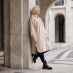 Sandfarbene weiche Kapuzenjacke aus French Terry mit Fleece-Innenseite gerade geschnitten