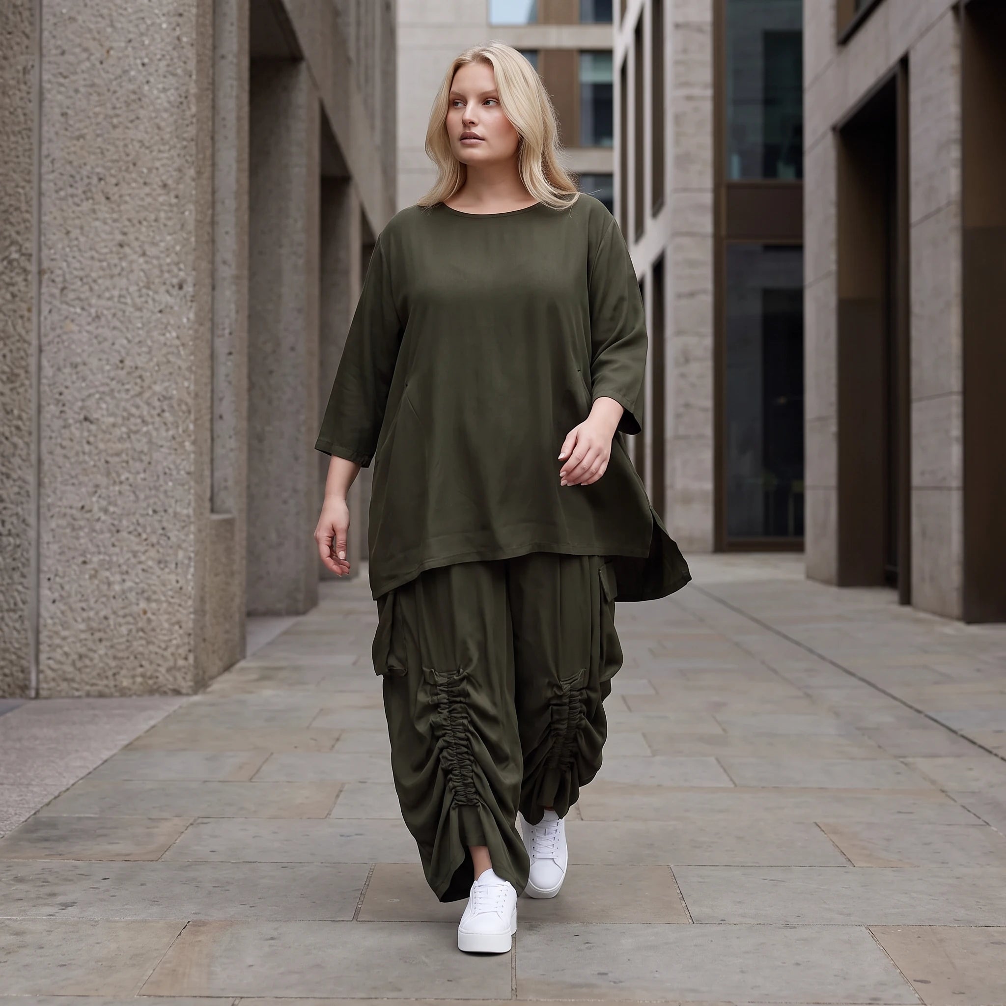 Damen Hose Lagenlook Lyocell Khaki, Ballonschnitt, Flügeltaschen, Oversize große Größen – AKH Premium