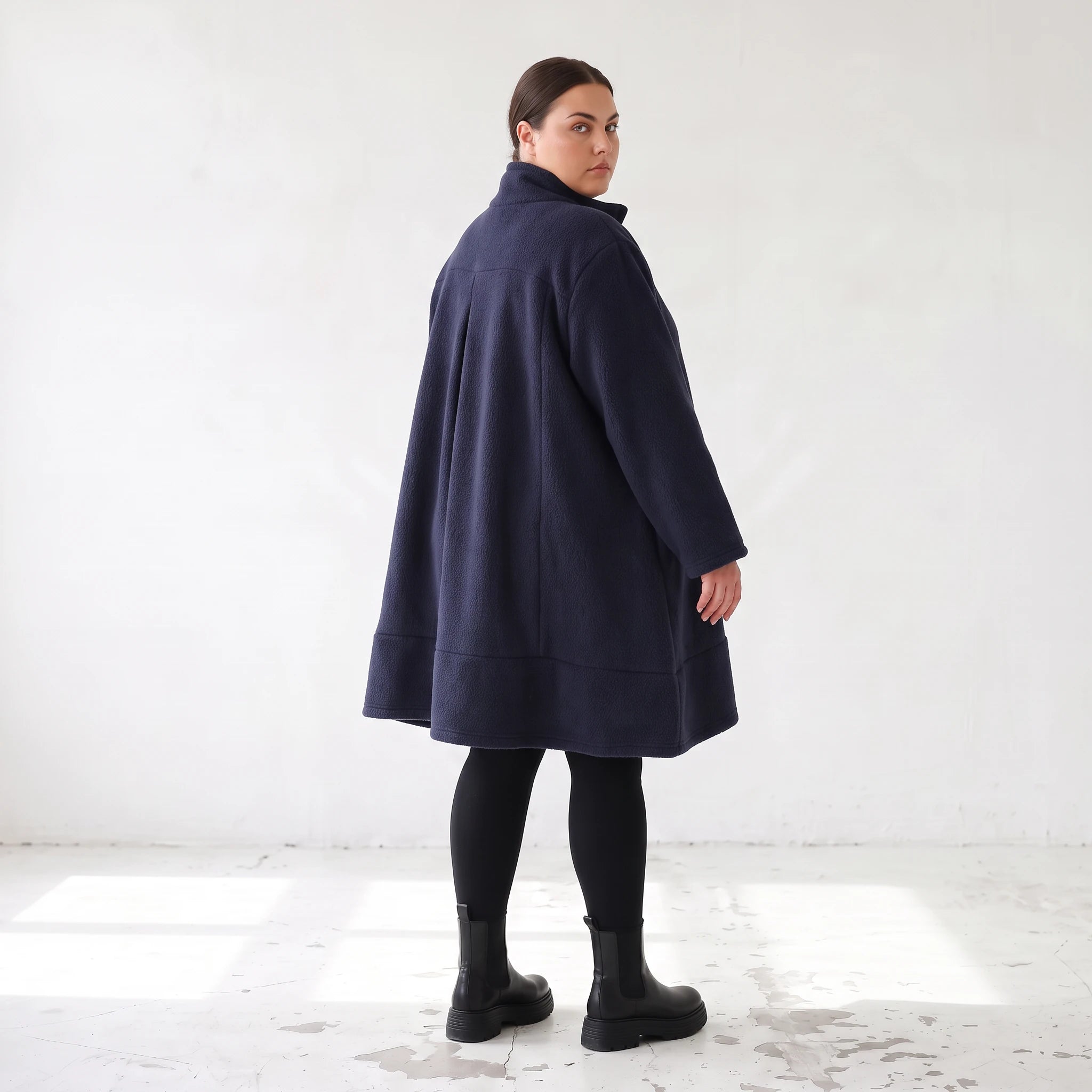 Marine Teddyjacke aus Flauschstoff in A-Linie mit Kellerfalte am Rücken warm und weich