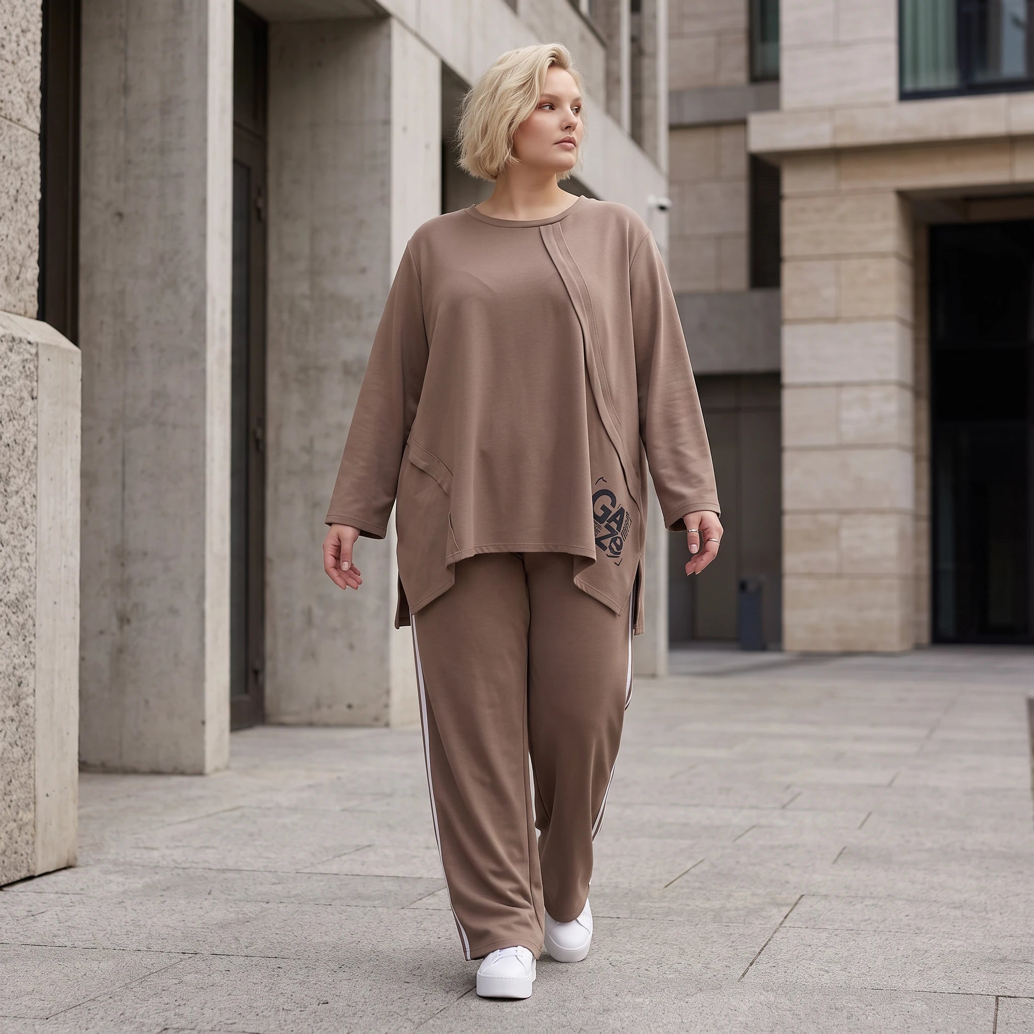 Longsleeve in Taupe aus French Terry mit Grafikprint und A-Linie im lässigen Streetstyle