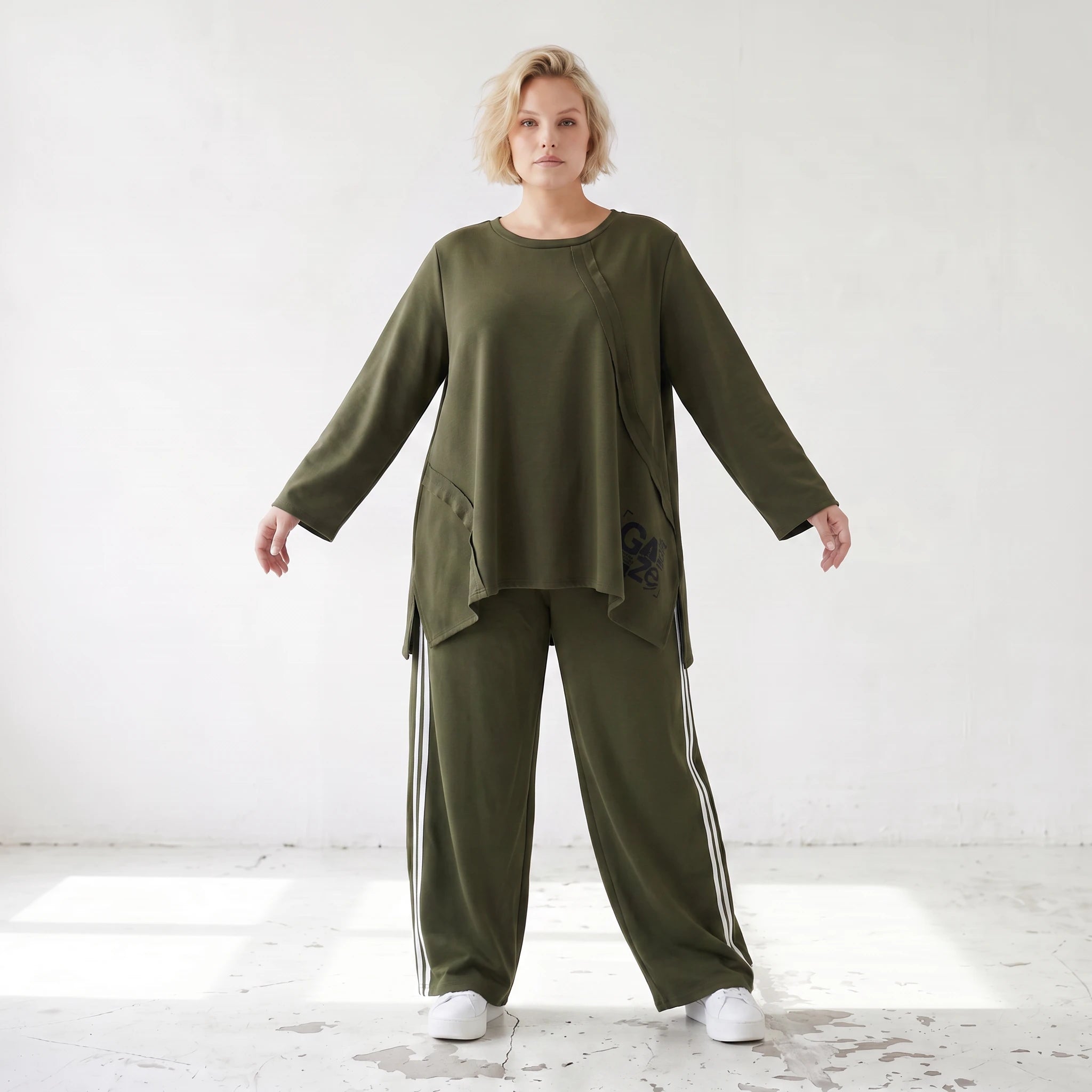 Langarmshirt in A-Linie aus French Terry mit Grafikprint und außenliegenden Ziernähten