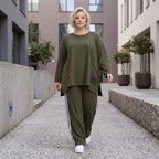 Langarmshirt in A-Linie aus French Terry mit Grafikprint und außenliegenden Ziernähten
