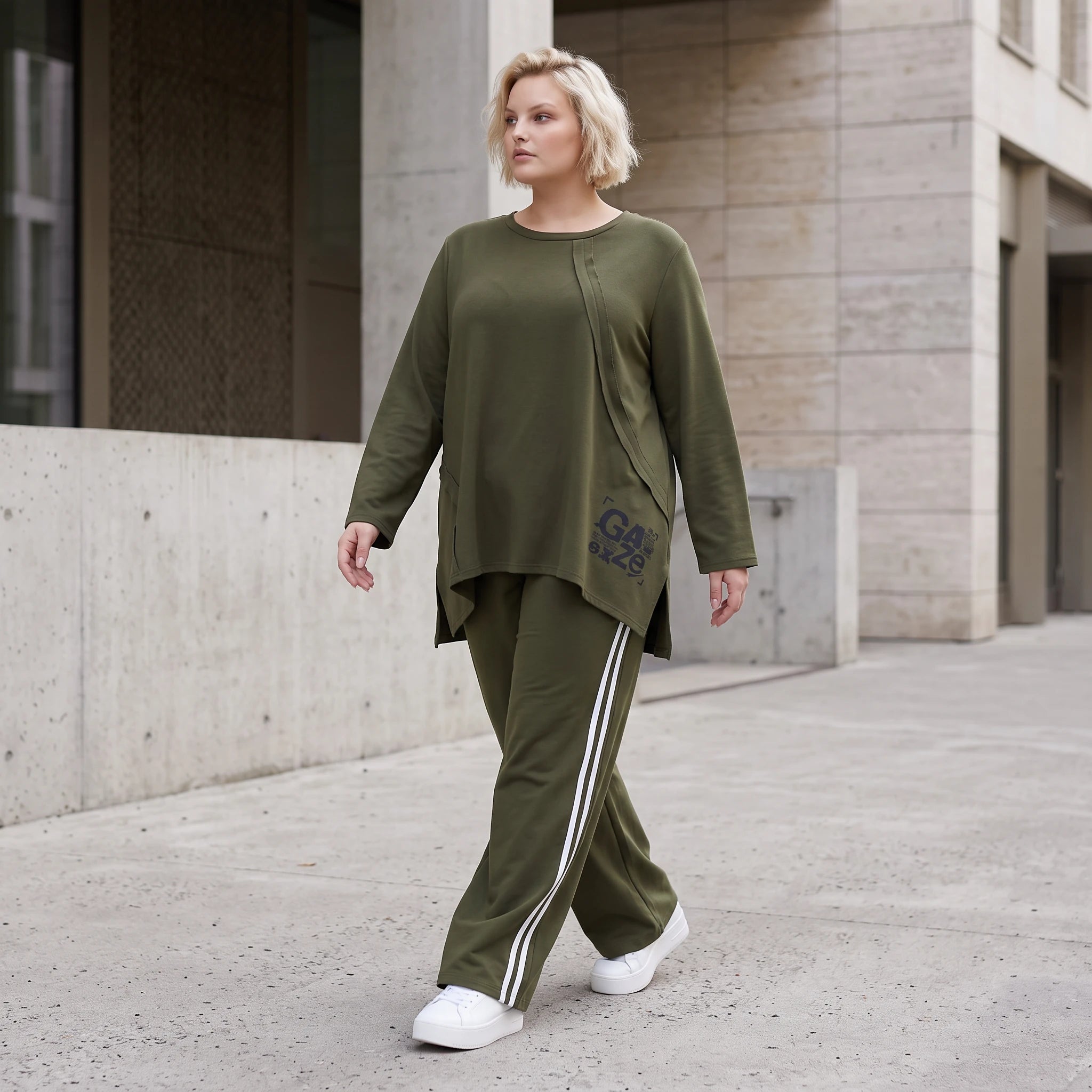 Langarmshirt in A-Linie aus French Terry mit Grafikprint und außenliegenden Ziernähten