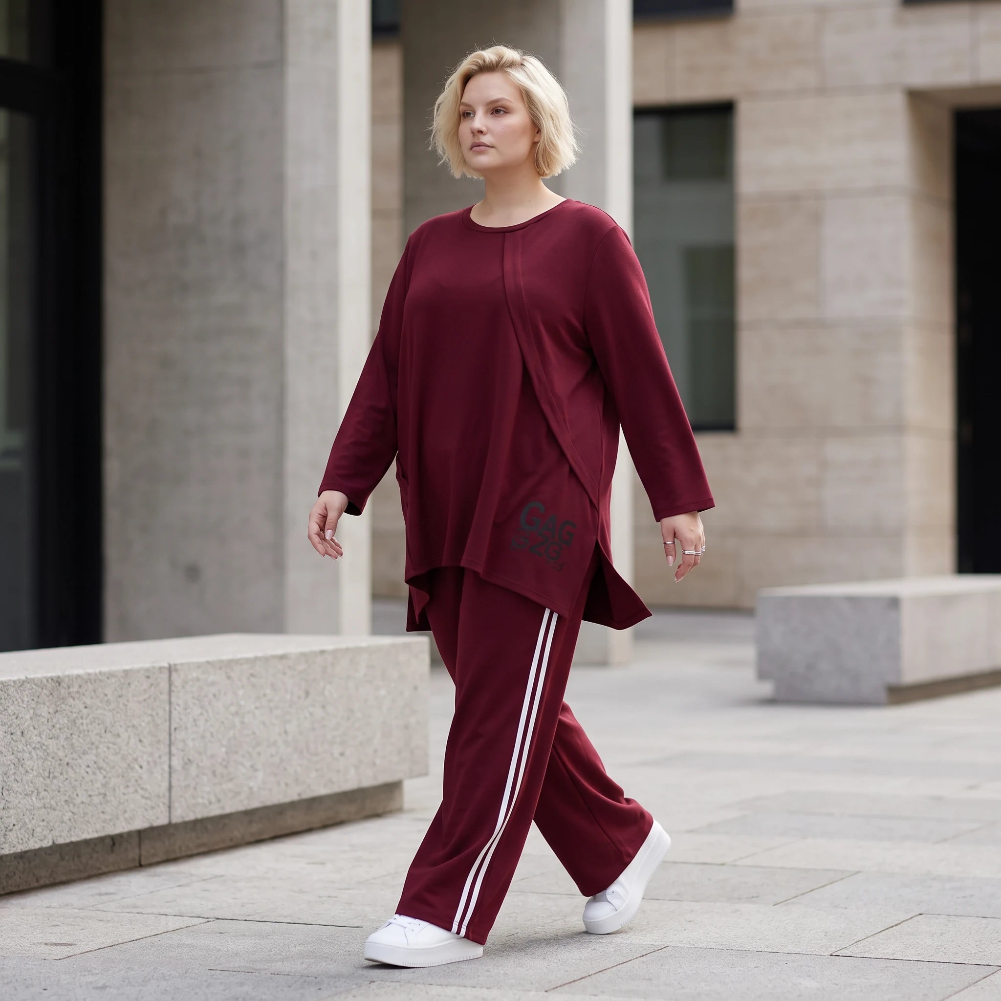Bordeaux Langarmshirt in A-Linie aus French Terry mit Außennähten und Grafikprintdetail