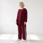 Bordeaux Langarmshirt in A-Linie aus French Terry mit Außennähten und Grafikprintdetail