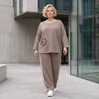 Sweatshirt aus French Terry mit Smileyprint und asymmetrischer Tasche in gerundeter Form
