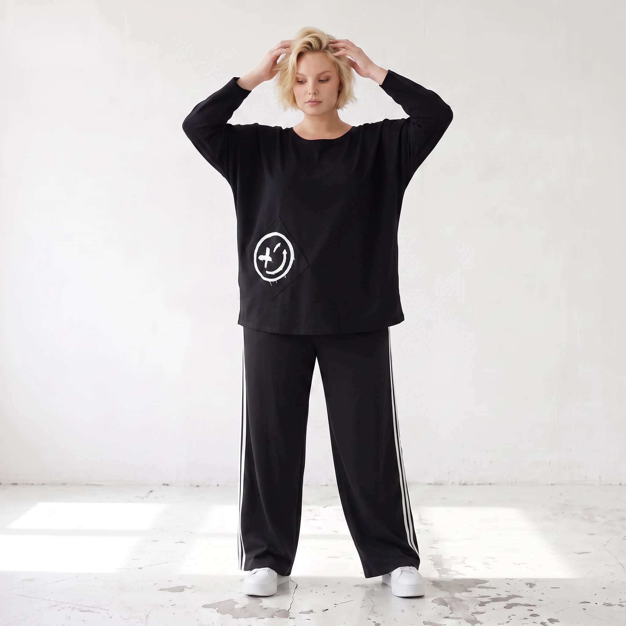 Sweatshirt mit Smileyprint und asymmetrischer Tasche aus weichem French Terry Rundhals