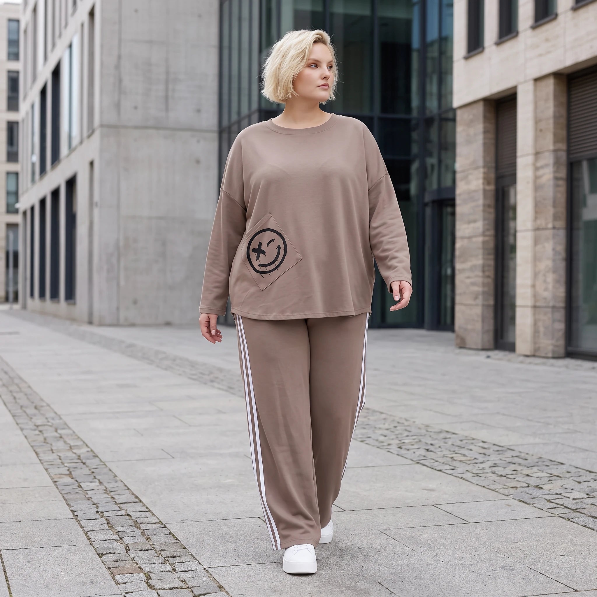 Jogger-Hose im Retro College Look aus French Terry mit weißen Kontraststreifen Ballonform