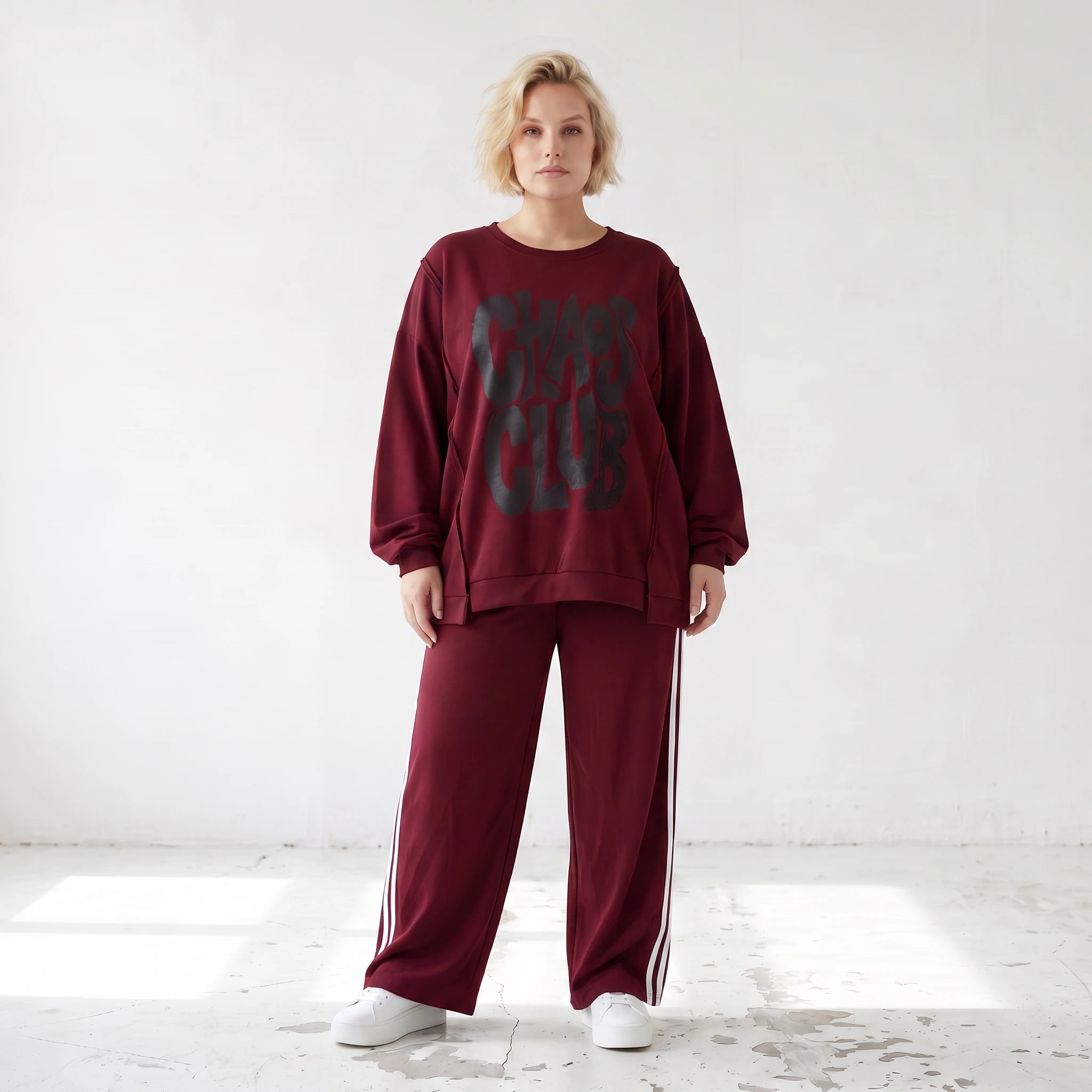 Kastiges Langarmshirt aus French Terry mit Statement Print und sichtbaren Außennähten