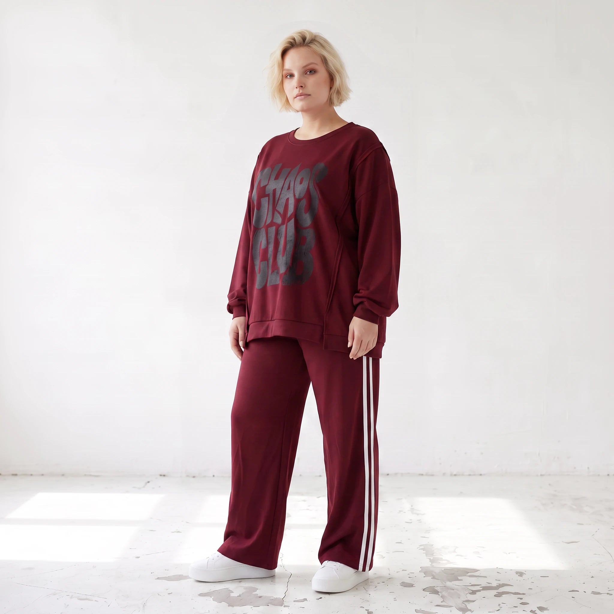 Kastiges Langarmshirt aus French Terry mit Statement Print und sichtbaren Außennähten