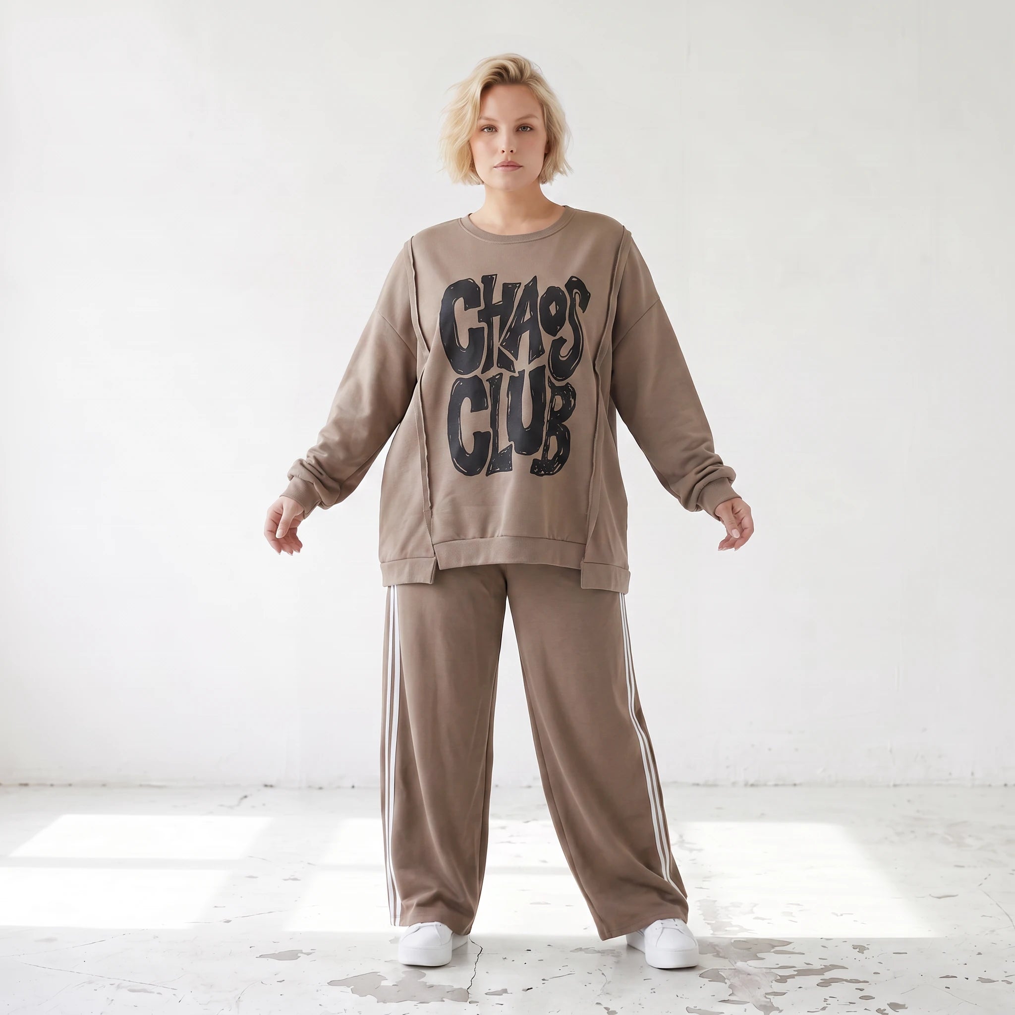 Streetwearshirt mit Chaos Club Print aus French Terry kastig mit Außennähten wärmend