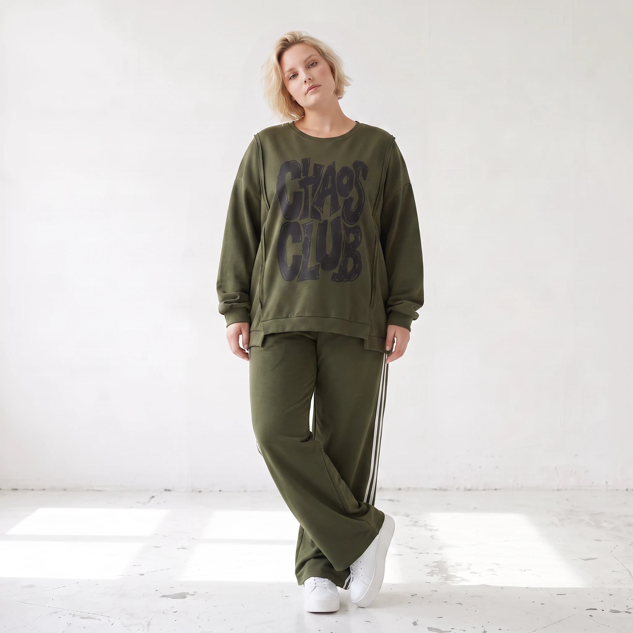 Langarmshirt kastig aus weichem French Terry mit Chaos Club Print und sichtbaren Nähten