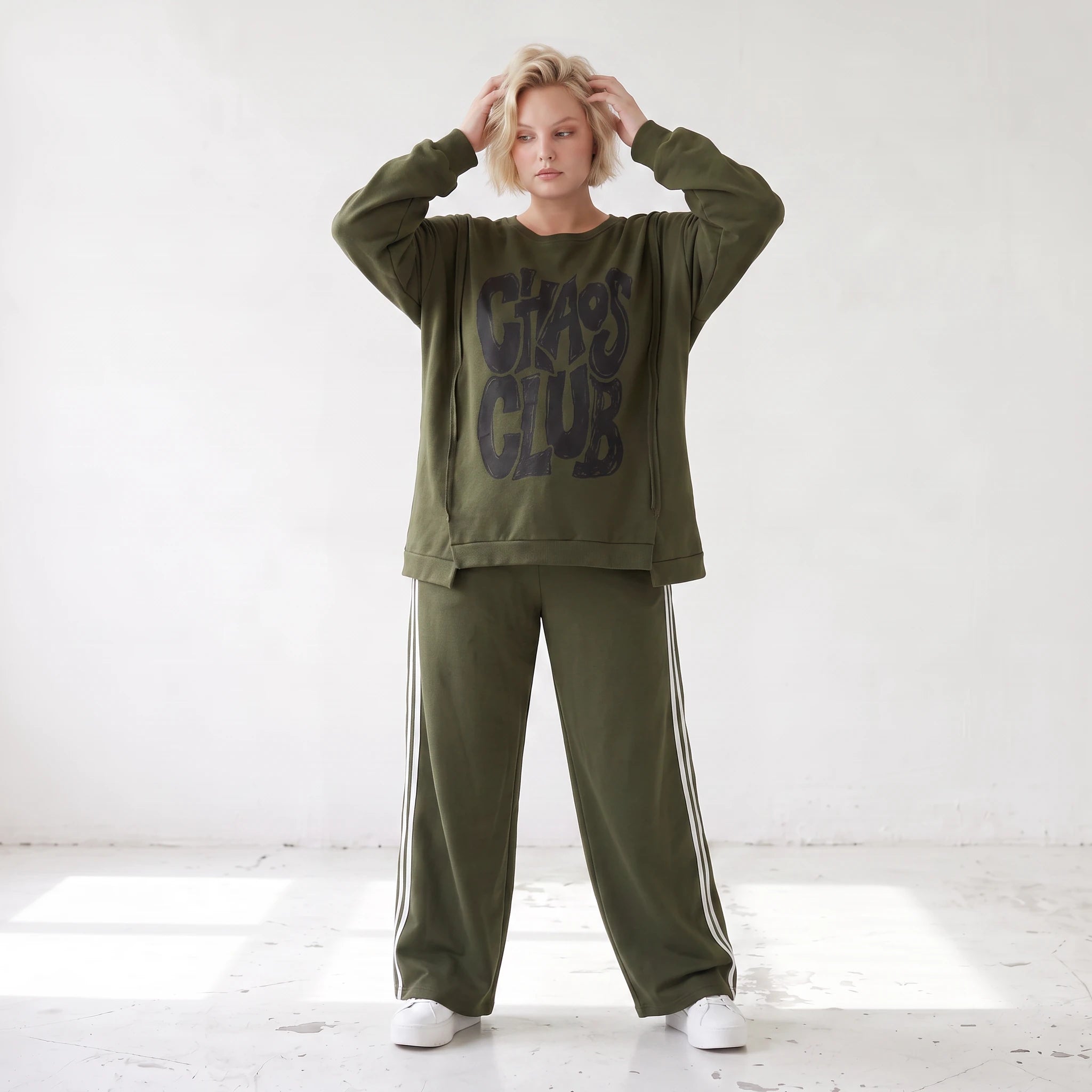 Langarmshirt kastig aus weichem French Terry mit Chaos Club Print und sichtbaren Nähten