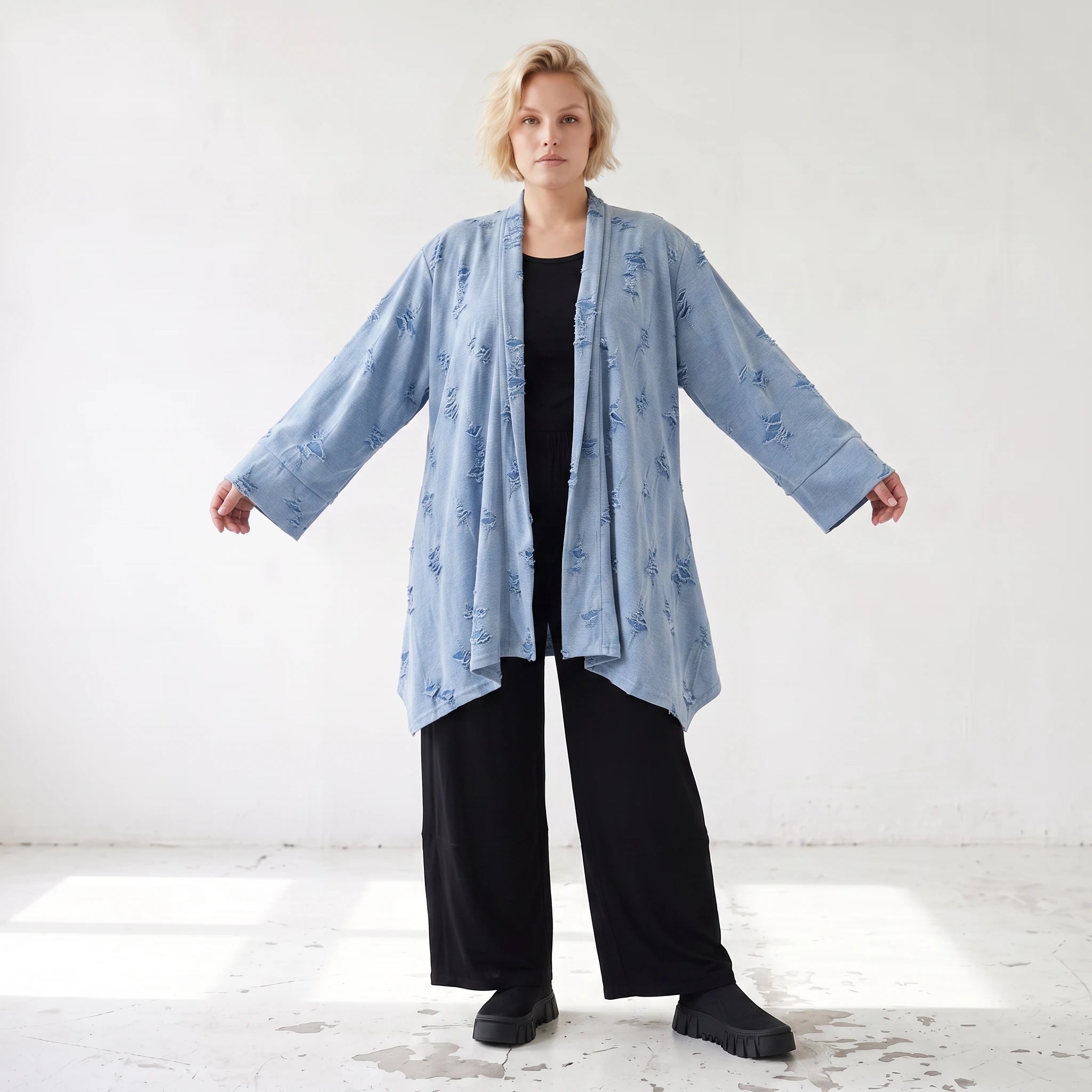 Jeansblauer Jersey Cardigan in A-Linie mit Sternenprint im Destroyed-Look offen locker