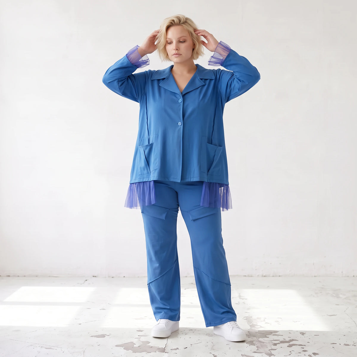 Royalblaue Schlupfhose mit geradem Bein elastisch mit Zierklappen und sichtbarer Naht