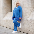 Royalblaue Schlupfhose mit geradem Bein elastisch mit Zierklappen und sichtbarer Naht