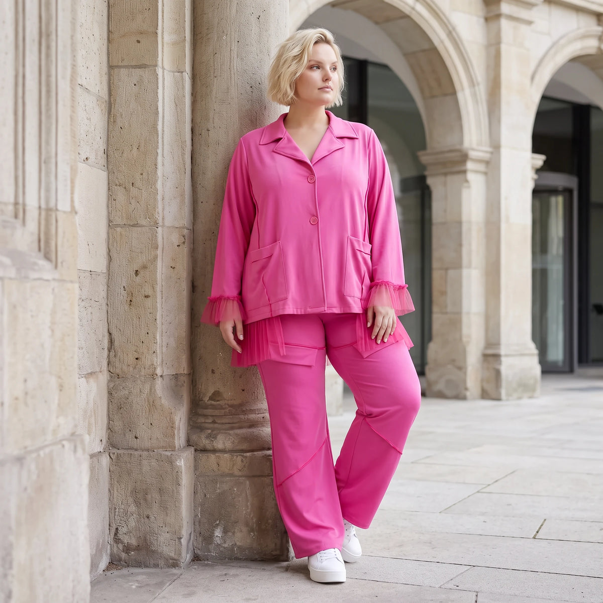 Fuchsia Travellerbluse mit Tüllbesatz und Overlocknaht leichte knitterarme Hemdbluse